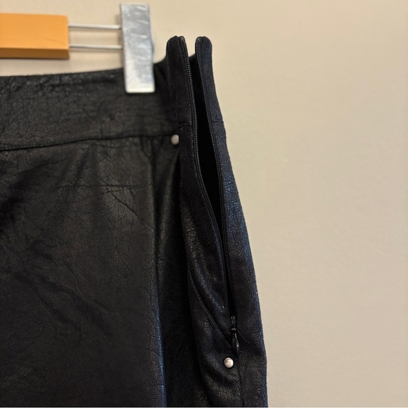 Greg Norman Black Faux Brushed Suede Golf Skort – Size 8 Like New - Picture 4 of 14